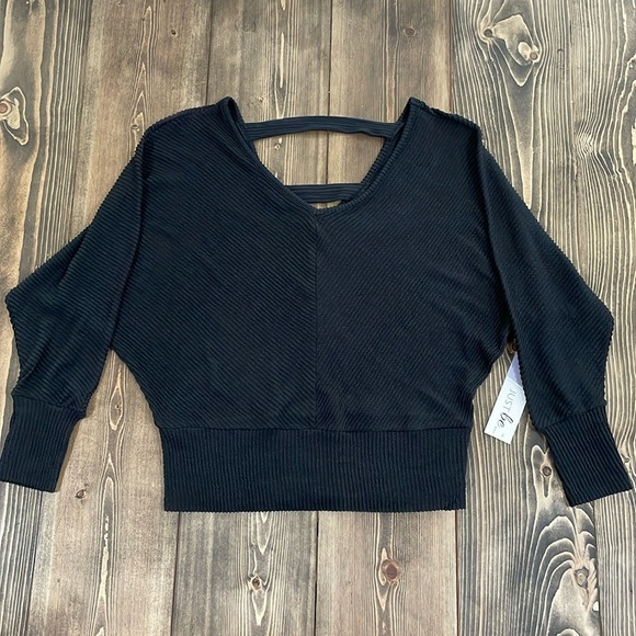 just be Tops - 🌟Host Pick🌟Women’s Black Double V Top